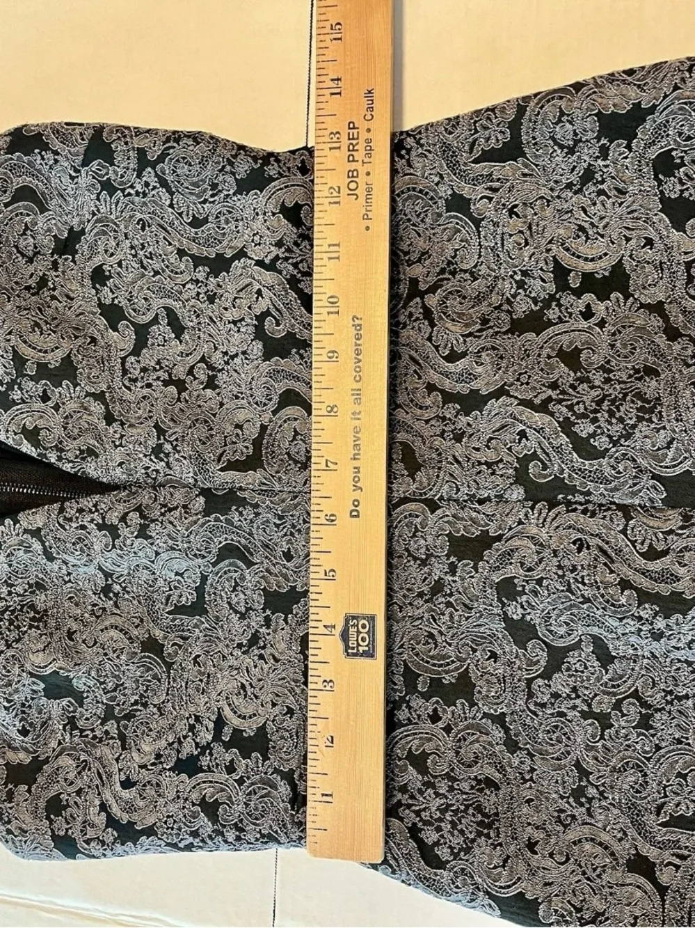 Alice + Olivia Baylee in Grey Black Brocade Lace V-neck Sheath Dress Size 4